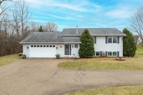 4295 Leonard Point Rd, Oshkosh, WI 54904