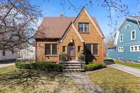 653 Oak St, Neenah, WI 54956