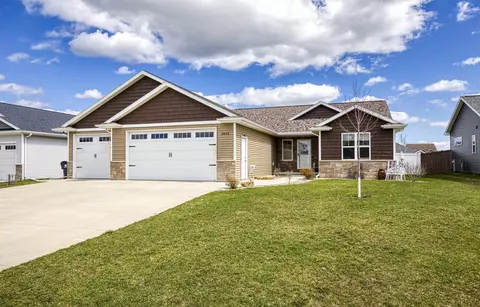 2512 Wallace Ave, Neenah, WI 54956