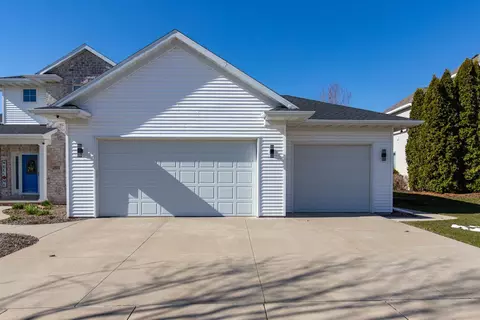 2925 E Fallcreek Ln, Appleton, WI 54914 photo 4