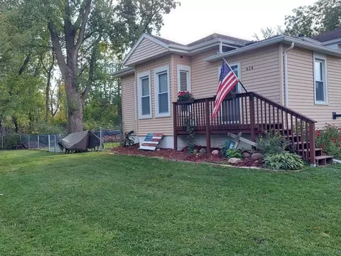 614 Michigan St, Omro, WI 54963