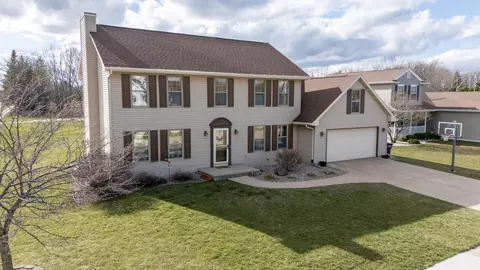 795 Fox Fire Dr, Oshkosh, WI 54904