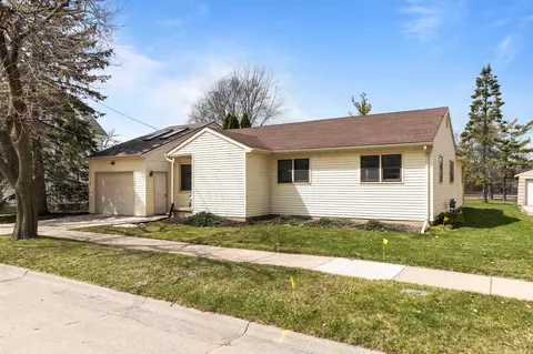 813 Blackwell St, Kaukauna, WI 54130