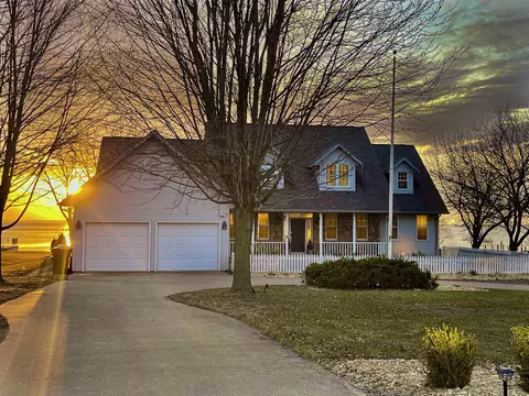 355 Lake Breeze Dr, Chilton, WI 53014