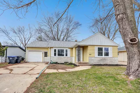 909 Reddin Ave, Neenah, WI 54956