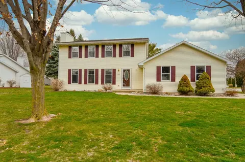 2042 Reinhard Dr, Green Bay, WI 54303
