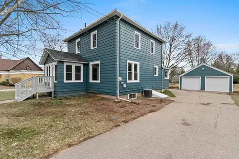 112 Birch Ave, Gillett, WI 54124