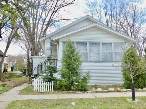 1256 Klaus St, Green Bay, WI 54302