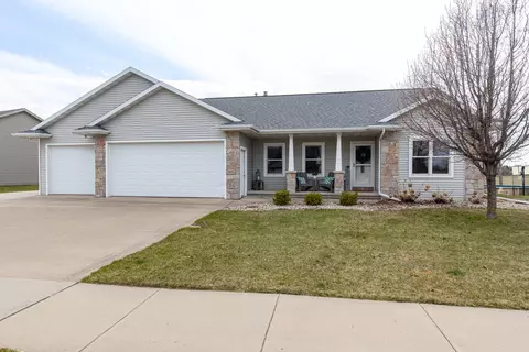 3213 Fieldcrest Dr, Kaukauna, WI 54130