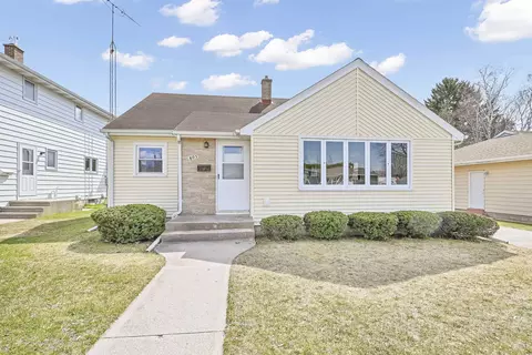 805 28th St, Two Rivers, WI 54241