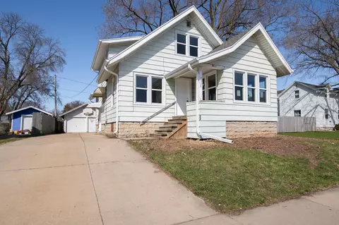 1013 Ohio St, Oshkosh, WI 54902