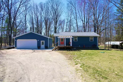 n1331 River Drive, Menominee, MI 49858