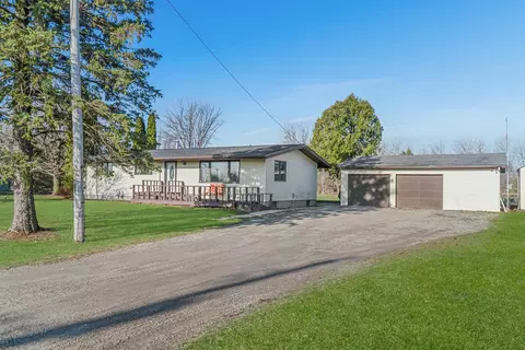 7097 Country Club Rd, Oshkosh, WI 54902