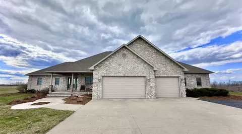 6650 Ledgetop Dr, Greenleaf, WI 54126