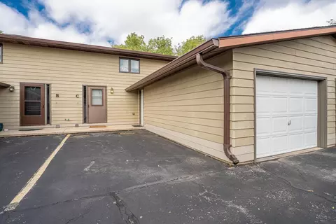 1525 Witzel Ave #C, Oshkosh, WI 54902
