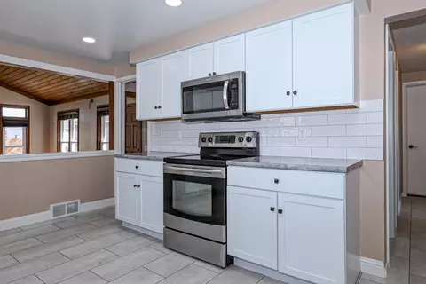 Kitchen - 506 E Lindbergh St, Appleton, WI 54911 photo 3 of 3