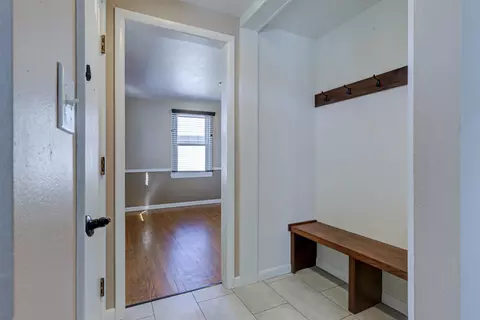 Entry Way - 506 E Lindbergh St, Appleton, WI 54911 photo 1 of 2