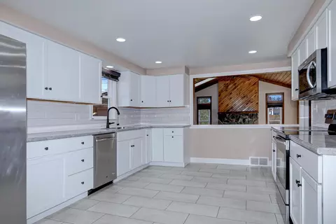 Kitchen - 506 E Lindbergh St, Appleton, WI 54911 photo 2 of 3