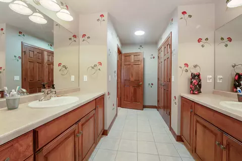 Bath - 3116 E Canvasback Ln, Appleton, WI 54913 photo 7 of 9