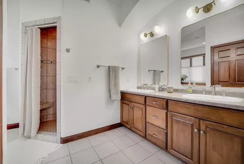 Bath - 3116 E Canvasback Ln, Appleton, WI 54913 photo 1 of 9