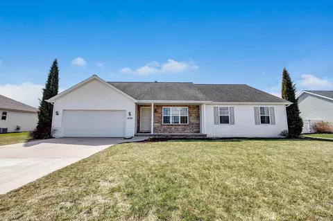 2352 Oak Ridge Cir, De Pere, WI 54115