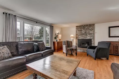 Living - 419 E Pershing St, Appleton, WI 54911 photo 2 of 8