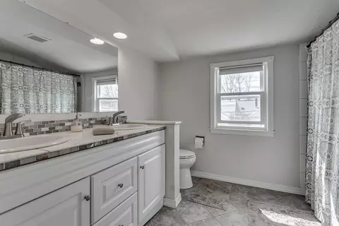 Bath - 419 E Pershing St, Appleton, WI 54911 photo 2 of 3