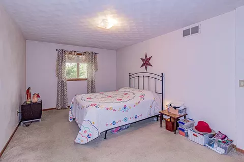 Bedroom - 1338 W Weiland Ln, Appleton, WI 54914 photo 3 of 6