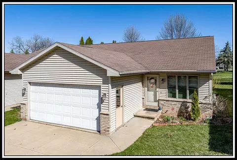 1338 W Weiland Ln, Appleton, WI 54914