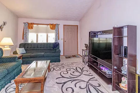 Living - 1338 W Weiland Ln, Appleton, WI 54914 photo 2 of 4
