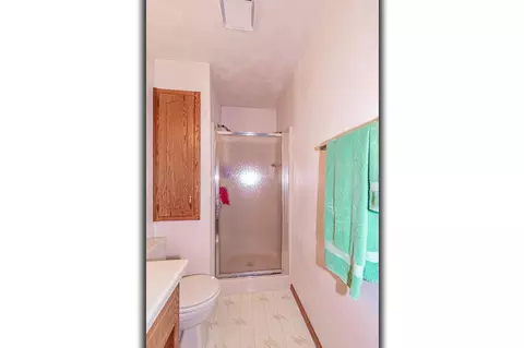Bath - 1338 W Weiland Ln, Appleton, WI 54914 photo 4 of 5