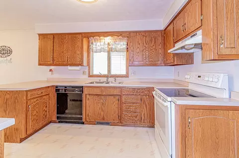 Kitchen - 1338 W Weiland Ln, Appleton, WI 54914 photo 3 of 5
