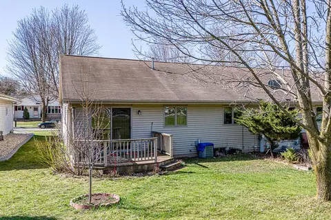 Exterior - 1338 W Weiland Ln, Appleton, WI 54914 photo 6 of 10
