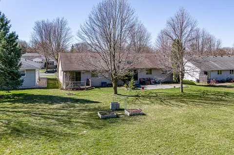 Exterior - 1338 W Weiland Ln, Appleton, WI 54914 photo 8 of 10