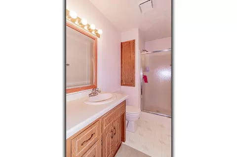 Bath - 1338 W Weiland Ln, Appleton, WI 54914 photo 3 of 5