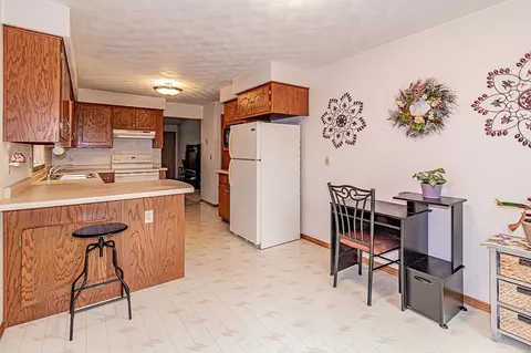 Kitchen - 1338 W Weiland Ln, Appleton, WI 54914 photo 4 of 5