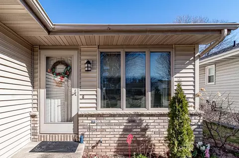 Exterior - 1338 W Weiland Ln, Appleton, WI 54914 photo 5 of 10