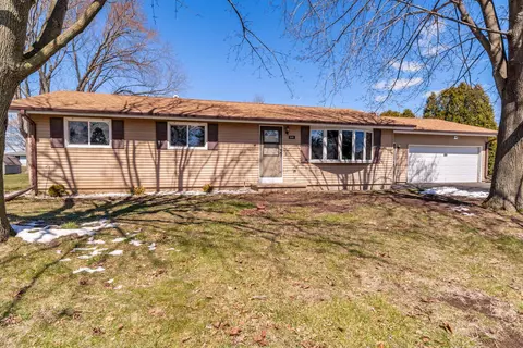 946 Olson Ave, Oshkosh, WI 54901