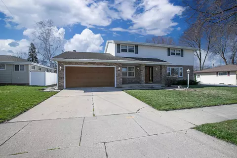 Exterior - 913 E Pershing St, Appleton, WI 54911 photo 2 of 9
