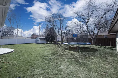 Exterior - 913 E Pershing St, Appleton, WI 54911 photo 6 of 9