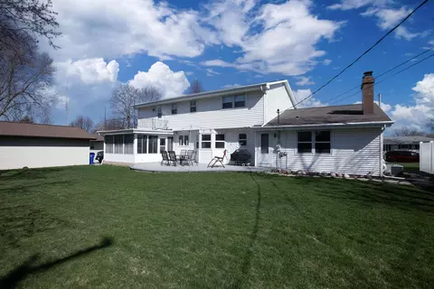 Exterior - 913 E Pershing St, Appleton, WI 54911 photo 5 of 9
