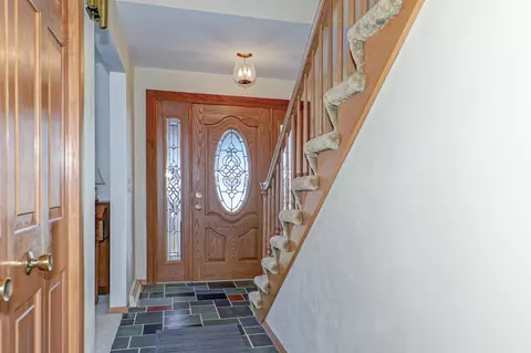 Entry Way - 913 E Pershing St, Appleton, WI 54911 photo 2 of 3