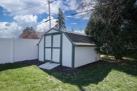 Exterior - 913 E Pershing St, Appleton, WI 54911 photo 8 of 9