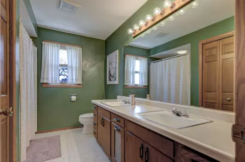 Bath - 913 E Pershing St, Appleton, WI 54911 photo 1 of 3