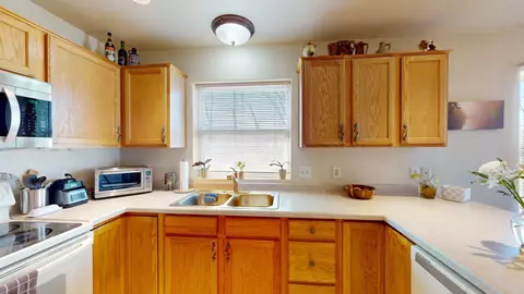 Kitchen - 5325 Brookview Dr, Appleton, WI 54913 photo 2 of 3