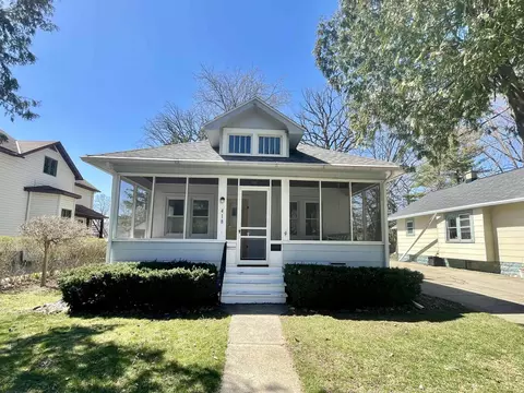 418 12th St, Neenah, WI 54956