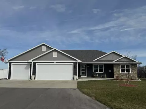 3305 Nelson Rd, Oshkosh, WI 54904