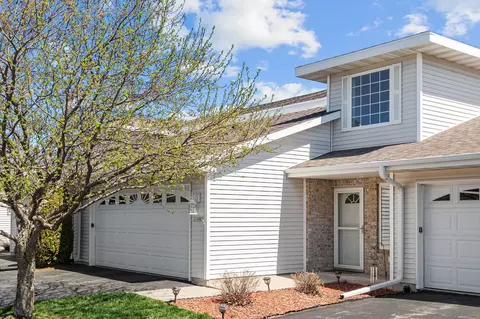 3190 White Tail Ln #E, Oshkosh, WI 54904