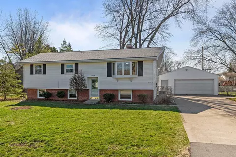 1160 Stead Dr, Menasha, WI 54952