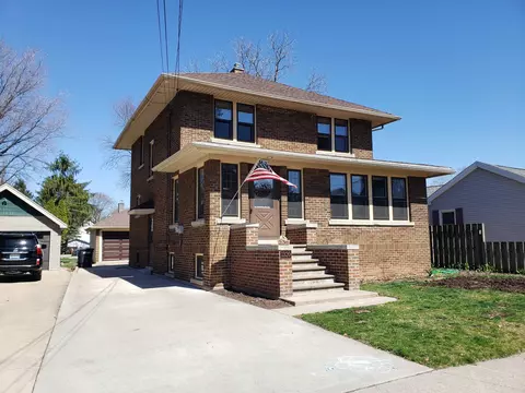 1320 Rahr Ave, Oshkosh, WI 54901